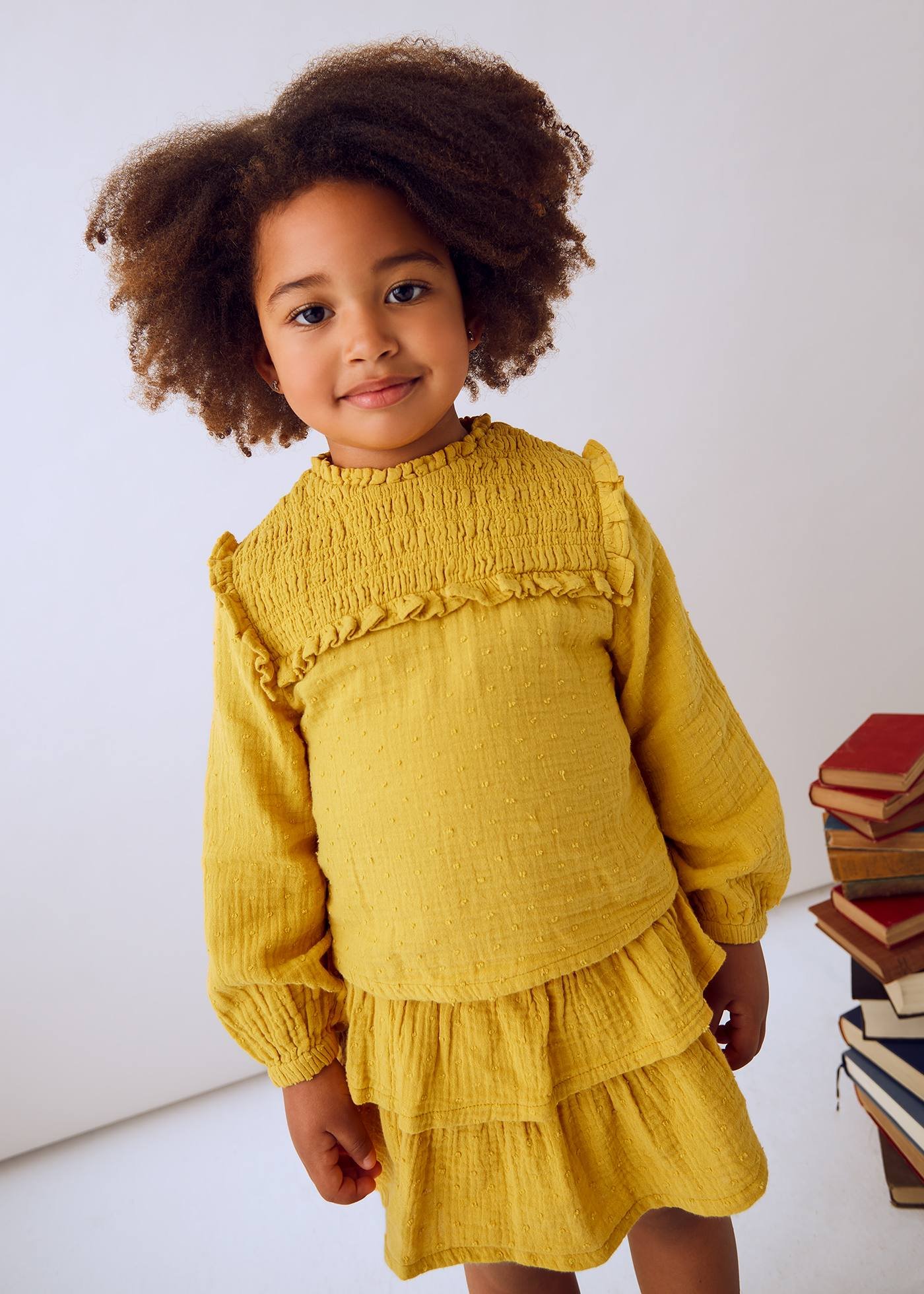 Conjunto falda volantes y blusa niña .